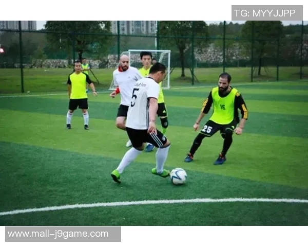 生迪与足球的激情碰撞探索运动精神与团队合作的魅力